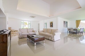 Villa | Living area | Smart TV - Amazing 6 Bedroom Pool Villa ED60 (Hua Hin)