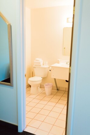 Bathroom - Panguitch Inn Motel (Panguitch)