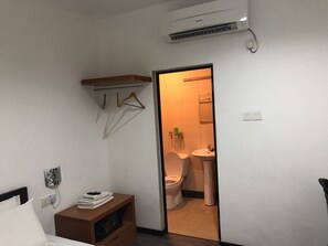 ห้องสแตนดาร์ดซิงเกิล | ผ้าม่านกันแสง, เตารีด/โต๊ะรีดผ้า, Wi-Fi ฟรี, ผ้าปูที่นอน
