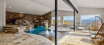 Bluff Mtn Splash ~ 2 Pools, Golf Simulator, Hot Tub, Fire Pit & More!