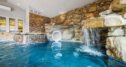 Luxury Cabin w/ 2 Pools, Golf Simulator, Hot Tub, Fire Pit & More!