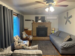 Smart TV, fireplace