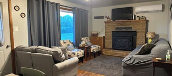 Lake House W/ Fenced Yard, Swim Dock, Marinas/Launches, 7 miles to Mtn Home, AR