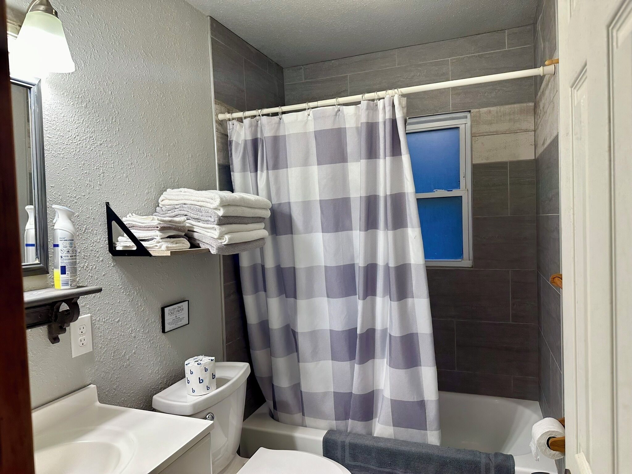 Combined shower/bathtub, hair dryer, towels, soap