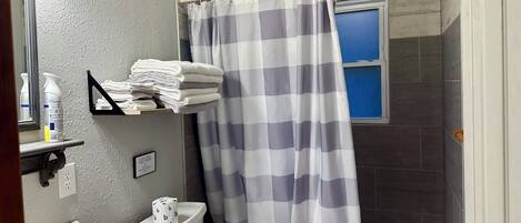 Combined shower/bathtub, hair dryer, towels, soap