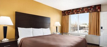 Super 7 Inn