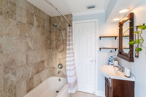 Combined shower/tub, hair dryer, bidet, towels