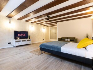 3 habitaciones, tabla de planchar con plancha, internet y ropa de cama 