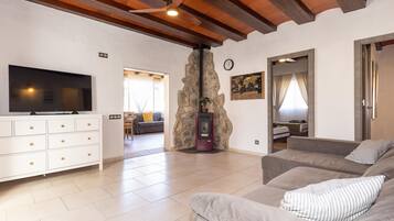 Télévision, cheminée