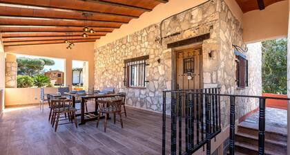 House with private pool only 500m beach