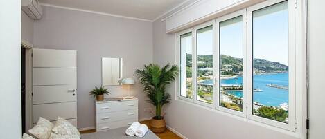 2 chambres, fer et planche Ă repasser, literie fournie