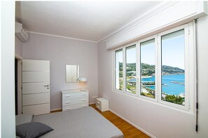2 bedrooms, iron/ironing board, bed sheets