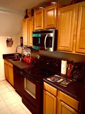 Frigorífic, microones, forn i placa de cuina