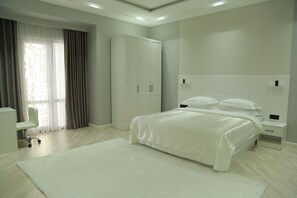 2 soverom, skrivebord og wi-fi (inkludert)