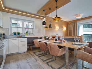 Fridge, microwave, oven, stovetop - Sustainable apartment with terrace and wellness (Piesendorf)