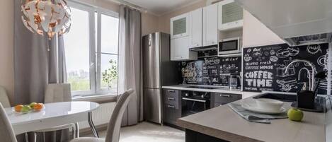 Refrigerador, microondas, horno y parrilla de estufa