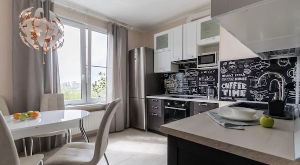 Fridge, microwave, oven, stovetop