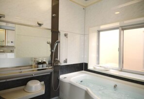 Casa, no fumadores (Private Vacation) | Baño | Bañera y ducha independientes y artículos de higiene personal gratuitos