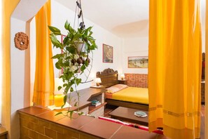 1 chambre, lit parapluie, Wi-Fi gratuit, draps fournis