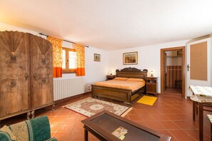 1 chambre, lit parapluie, Wi-Fi gratuit, draps fournis