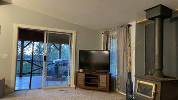 3 Schlafzimmer, Schreibtisch, Bügeleisen/Bügelbrett, WLAN