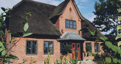 5* thatched roof house Ziegelmacher - Vörn 6600sqm natural garden with pond and outdoor sauna