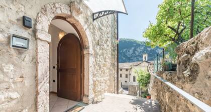 Ferienwohnung "Appartamento Ania Vista Castello" mit Bergblick und Terrasse