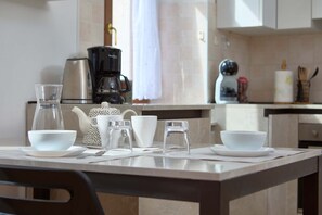 Frigorifero, forno, piano cottura, lavastoviglie