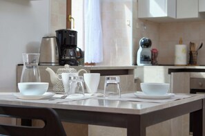 Fridge, oven, stovetop, dishwasher - Vacation Apartment "Ania Vista Castello" with Mountain View & Terrace (Tenno)