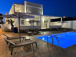 Pool - Apartment "Elite Luxury Residence 2" with Sea View, Pool, Wi-Fi & Terrace (Torre Suda)