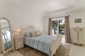 3 bedrooms, iron/ironing board, free WiFi, bed sheets - Vacation Villa "Villa Karon" with Garden, Pool, Shared Tennis Court, Wi-Fi & Terrace (Almancil)