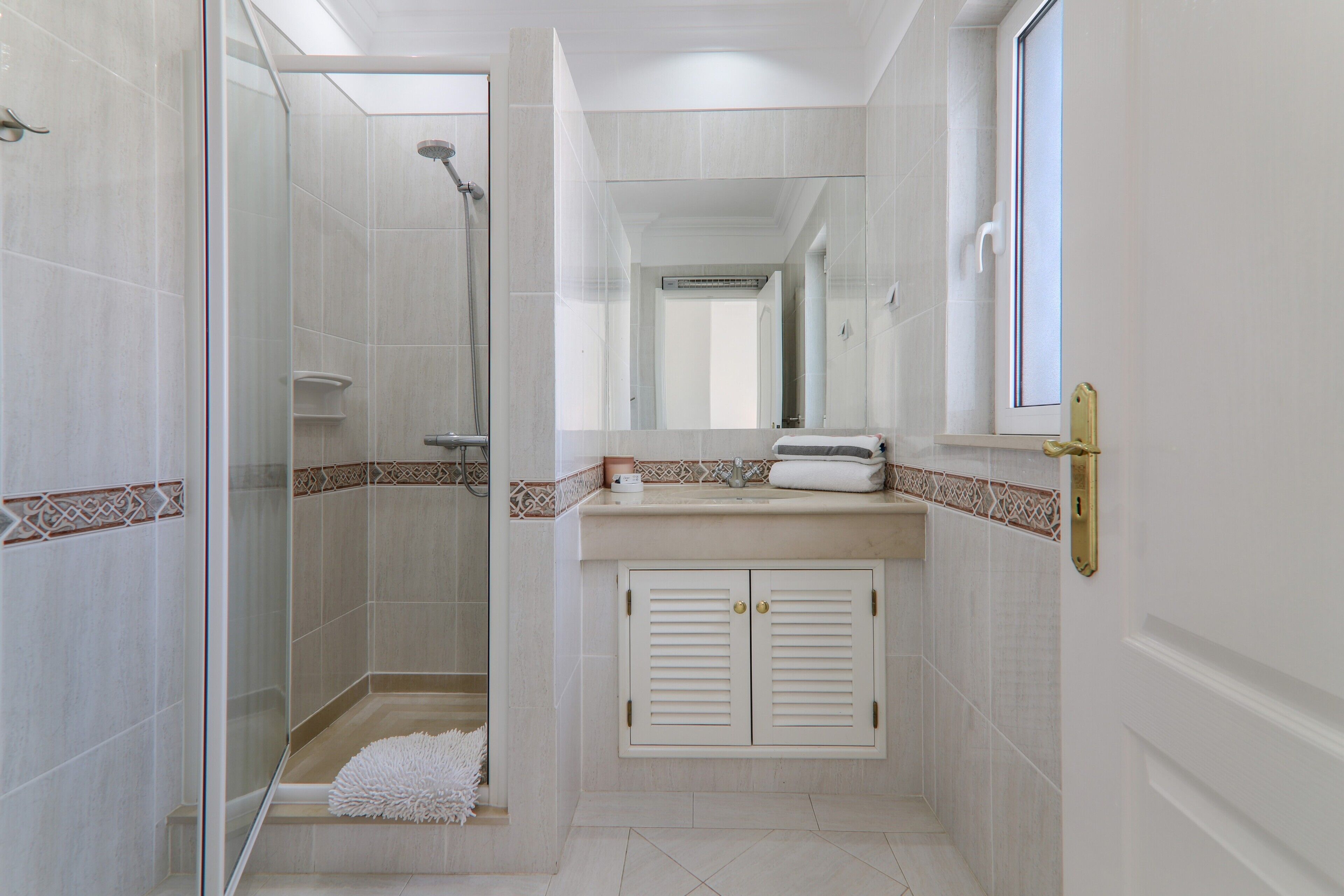 Bathtub, hair dryer, towels