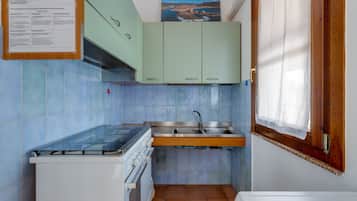 KĂŒhlschrank, Mikrowelle, Ofen, Herdplatte