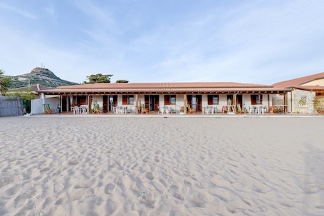 Am Strand. Ferienhaus 'Residenza Solemar - App 10' mit Meerblick