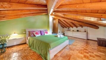 2 makuuhuonetta, silitysrauta/-lauta, ilmainen Wi-Fi, vuodevaatteet