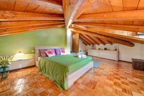 2 quartos, ferros/tábuas de passar roupa, Wi-Fi de cortesia