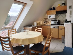 Kühlschrank, Mikrowelle, Ofen, Geschirrspüler