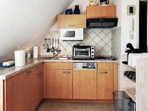 Kühlschrank, Mikrowelle, Ofen, Geschirrspüler