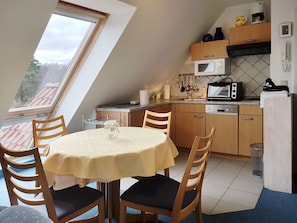 Kühlschrank, Mikrowelle, Ofen, Geschirrspüler