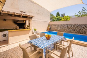 Outdoor dining - Vacation Home Ca la Pradina in the Centre with Garden, Pool, Wi-Fi & Terrace (Pollença)