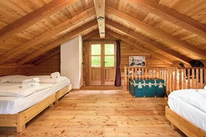 1 bedroom, iron/ironing board, bed sheets - Mountain Chalet "Bio Wild" with Mountain View & Garden; Pet-Friendly (Bocenago)