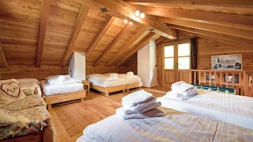 1 slaapkamer, een strijkplank/strijkijzer, beddengoed