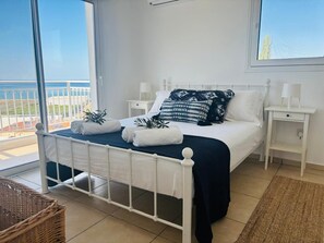 3 bedrooms, iron/ironing board, travel cot, free WiFi - Luxury, private, full sea view villa with large pool close to the beach (Argaka)