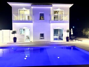 Outdoor pool - Luxury, private, full sea view villa with large pool close to the beach (Argaka)