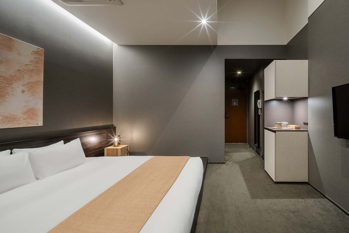 WiFi (free), individually decorated, individually furnished, bed sheets