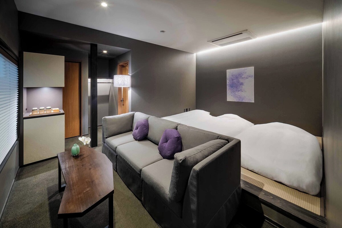 Traditional Twin Room, Non Smoking, Private Bathroom | Free WiFi, individually decorated, individually furnished, bed sheets