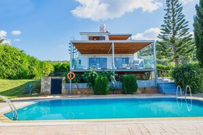 حمّام سباحة خارجي، حمّام سباحة مُدفَّأ