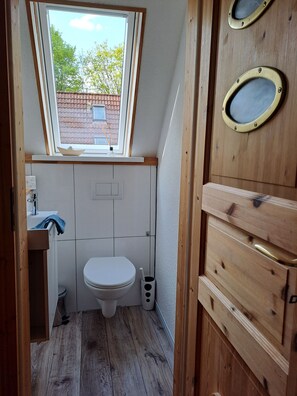 Shower, hair dryer, towels, soap - Skipper Huus, Deutschland (Esens)