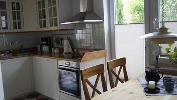 Kühlschrank, Mikrowelle, Ofen, Geschirrspüler
