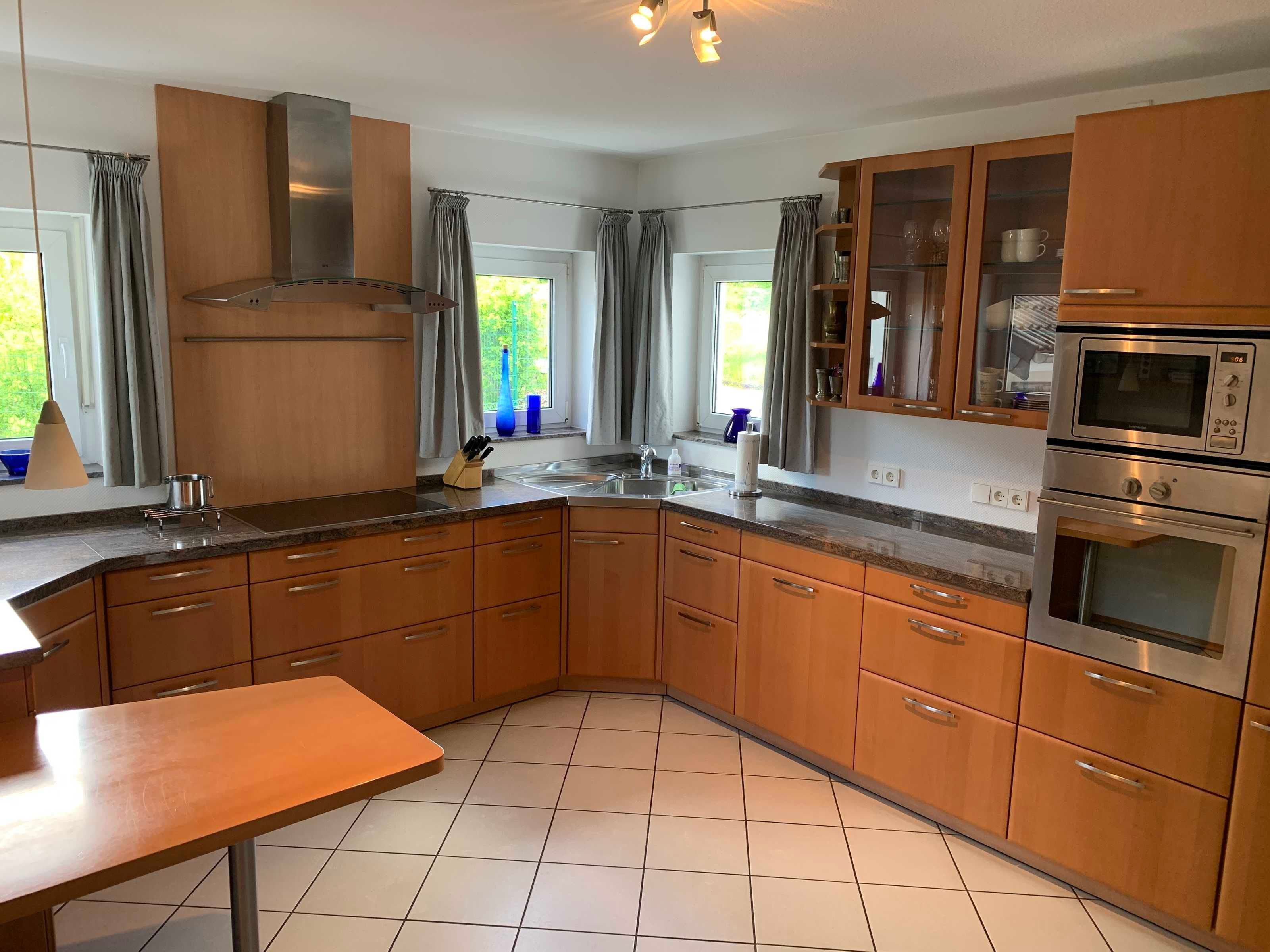 Réfrigérateur, micro-ondes, four, lave-vaisselle